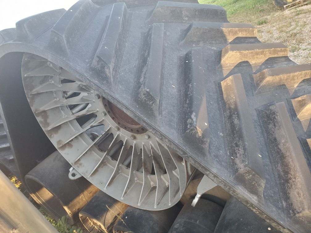 Used 90% Camso CTS Rigid Combine Tracks 36T23A - Image 3
